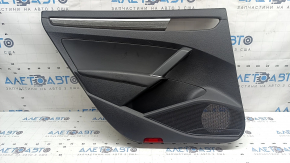 Обшивка двери карточка задняя левая VW Passat b8 16-19 USA черная, с темно-серой накладкой под дерево, вставка кожа черная, подлокотник кожа черная, царапины, потерта кожа