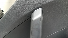 Обшивка двери карточка задняя левая VW Passat b8 16-19 USA черная, с темно-серой накладкой под дерево, вставка кожа черная, подлокотник кожа черная, царапины, потерта кожа