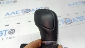 Ручка КПП с накладкой шифтера VW Passat b8 16-18 USA кожа черная, глянцевая накладка, под start-stop, царапины