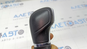 Ручка КПП с накладкой шифтера VW Passat b8 16-18 USA кожа черная, глянцевая накладка, под start-stop, царапины