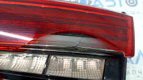 Lampă LED capotă portbagaj dreapta Audi A3 8V 17-20 4d, sticlă spartă, crăpată