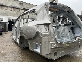 Aripă spate stânga Mercedes X167 GLS 450 580 20-26 pe caroserie, argintiu, zgârieturi, denivelări