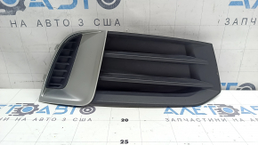 Решетка переднего бампера правая Audi A3 8V 17-20 структура с матовой хром вставкой, сколы