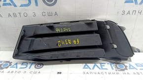 Решетка переднего бампера правая Audi A3 8V 17-20 структура с матовой хром вставкой, сколы