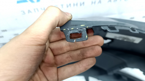 Бампер передний голый Audi A3 8V 17-20 без парктроников, без заглушки буксир крюка, серый, царапины, сколы, треснуто крепление