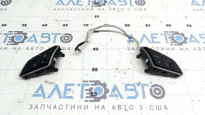 Butoanele de control de pe volanul Audi A3 8V 17-20 au un conector crăpat, conectorul butoanelor din stânga s-a slăbit