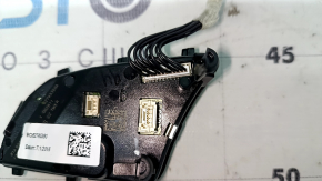 Butoanele de control de pe volanul Audi A3 8V 17-20 au un conector crăpat, conectorul butoanelor din stânga s-a slăbit