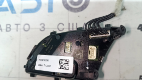 Butoanele de control de pe volanul Audi A3 8V 17-20 au un conector crăpat, conectorul butoanelor din stânga s-a slăbit
