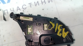 Butoanele de control de pe volanul Audi A3 8V 17-20 au un conector crăpat, conectorul butoanelor din stânga s-a slăbit