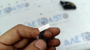 Butoanele de control de pe volanul Audi A3 8V 17-20 au un conector crăpat, conectorul butoanelor din stânga s-a slăbit