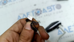 Butoanele de control de pe volanul Audi A3 8V 17-20 au un conector crăpat, conectorul butoanelor din stânga s-a slăbit