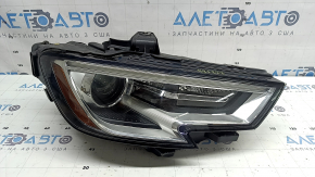 Фара передняя правая в сборе Audi A3 8V 17-20 xenon hid с нижним креплением, под полировку, царапины, желтит DRL