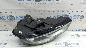 Фара передняя правая в сборе Audi A3 8V 17-20 xenon hid с нижним креплением, под полировку, царапины, желтит DRL