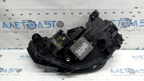Фара передняя правая в сборе Audi A3 8V 17-20 xenon hid с нижним креплением, под полировку, царапины, желтит DRL