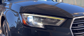 Фара передняя правая в сборе Audi A3 8V 17-20 xenon hid с нижним креплением, под полировку, царапины, желтит DRL