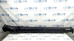 Порог правый BMW X7 G07 19-26 черный, царапины, трещины, замят