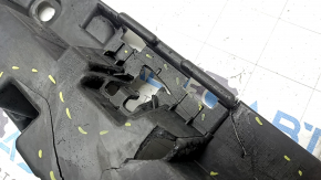 Suportul pragului din dreapta pentru BMW X7 G07 19-26 este crăpat și lipsește un fragment