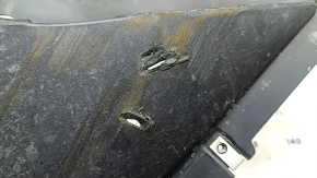 Canalul de aer din stânga jos al barei de protecție a modelului Chevrolet Equinox EV 24-26 este rupt
