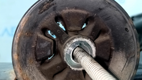 Subcadrul spate al modelului Ford Escape MK3 13-19 AWD este ruginit, 2 lonje sunt rupte, 2 lonje au microfisuri
