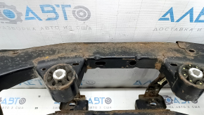 Subcadrul spate al modelului Ford Escape MK3 13-19 AWD este ruginit, 2 lonje sunt rupte, 2 lonje au microfisuri