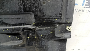 Protecția inferioară dreapta spate a caroseriei BMW X3 G01 18-24 este ruptă, îndoită, lipsește un fragment