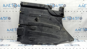 Protecția inferioară dreapta spate a caroseriei BMW X3 G01 18-24 este ruptă, îndoită, lipsește un fragment