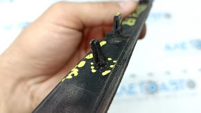 Garnitură ștergător parbriz dreapta pentru Ford Escape MK3 17-19 restilizat, garnitura s-a uscat, suportul este rupt