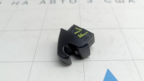Fragment lipsă din cârligul de montare al vizierei șoferului la Chevrolet Equinox EV 24-26