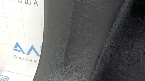 Ornament arc stânga Jeep Cherokee KL 19-23 negru, din fetru, sub capacul electric, zgârieturi, plastic alb, necesită curățare