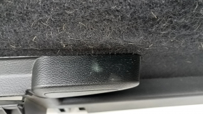 Ornament arc dreapta Jeep Cherokee KL 19-23 negru, din fetru, sub capacul electric, zgârieturi, plastic alb, necesită curățare