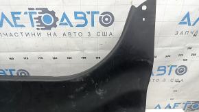 Ornamentul de la deschiderea portbagajului pentru Toyota Camry v40 07-11 este negru, uzat, îndoit, plasticul s-a albit