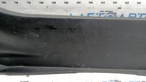 Ornamentul de la deschiderea portbagajului pentru Toyota Camry v40 07-11 este negru, uzat, îndoit, plasticul s-a albit
