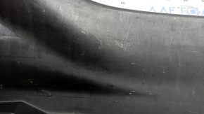 Ornamentul de la deschiderea portbagajului pentru Toyota Camry v40 07-11 este negru, uzat, îndoit, plasticul s-a albit