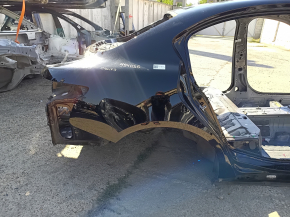 Aripă spate dreapta Alfa Romeo Giulia 17-24 pe caroserie, neagră, denivelări, lovituri