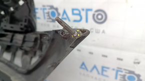 Grila radiatorului pentru un Toyota Prius 50 Prime 17-19 fără senzori de parcare este crăpată, ciobită, iar suportul este spart