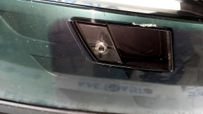 Grila radiatorului pentru un Toyota Prius 50 Prime 17-19 fără senzori de parcare este crăpată, ciobită, iar suportul este spart