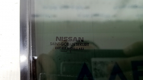 Стекло двери задней правой Nissan Rogue 21-26 US built, тонировка, песок