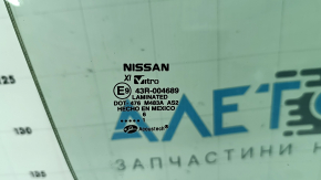 Стекло двери передней правой Nissan Rogue 21-26 триплекс