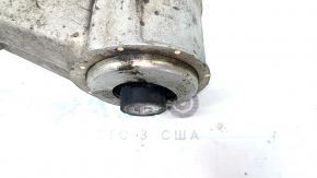 Brațul de control inferior de sub arcul stânga spate al modelului Alfa Romeo Giulia 17-23 are un silent bloc deformat