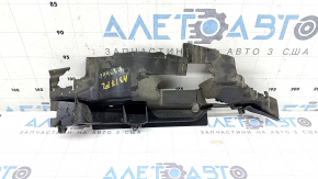 Garnitura deflectorului radiatorului stânga Audi A3 8V 17-20 4d 2.0T este ruptă