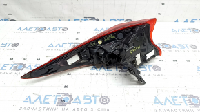 Zgârieturi pe stopul aripii exterioare dreapta Toyota Prius 50 Prime 17-22