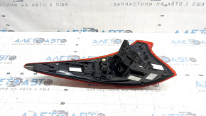 Zgârieturi pe stopul aripii exterioare dreapta Toyota Prius 50 Prime 17-22