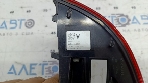 Zgârieturi pe stopul aripii exterioare dreapta Toyota Prius 50 Prime 17-22