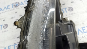 Semnalizator dreapta Toyota Prius 50 Prime 17-22 fără proiectoare de ceață, necesită lustruire, ciobit, suport rupt