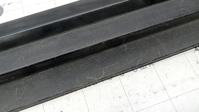Ornament ușă stânga față inferioară, structură Chevrolet Bolt 17-20, ornament vopsit, element de fixare rupt, zgârieturi