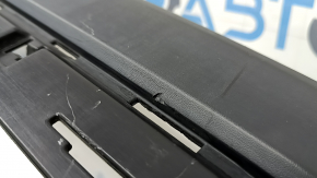 Бампер задний голый Nissan Rogue 21-23 под парктроники, структура, тип 2, царапины, надрыв, изогнут