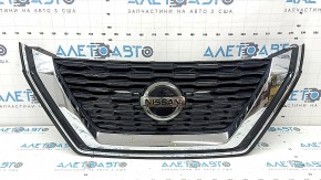 Решетка радиатора grill с эмблемой Nissan Rogue 21-23 под камеру и радар, тычки