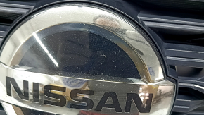 Решетка радиатора grill с эмблемой Nissan Rogue 21-23 под камеру и радар, тычки