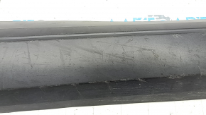 Ornament ușă dreapta față inferioară Nissan Rogue 21-25, structură, elemente de fixare rupte, îndoită, zgârieturi