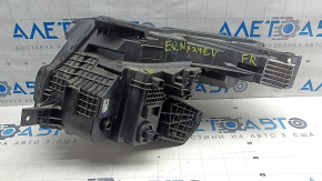 Ansamblu far dreapta față Chevrolet Equinox EV 24-26 cu unitate, fragment de fixare lipsă, fisură la fixare